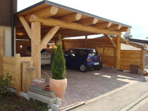 Rundholzbearbeitung und Blockhausbau
